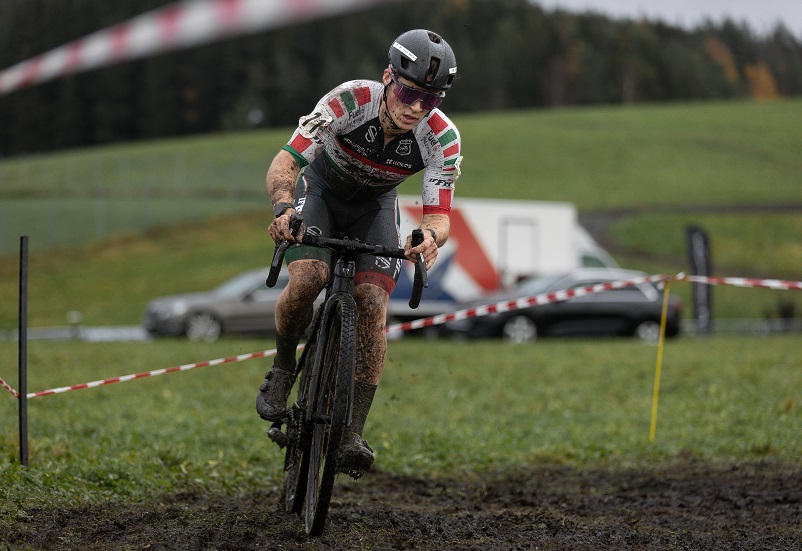 Martin Farstadvoll var suveren i menn elite i Vargcross søndag, etter å ha tatt andreplassen i Norway Cross dagen før. Foto: Ingrid B. Helljesen