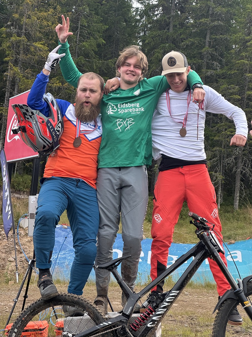 Seniorpallen med Elias på topp