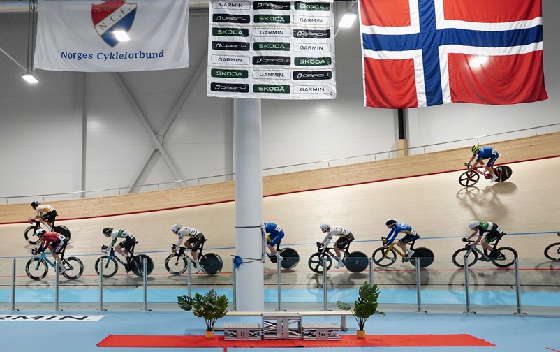 Velodromen i Asker var pyntet til VM-fest lørdag og søndag. Foto: Knut Nes