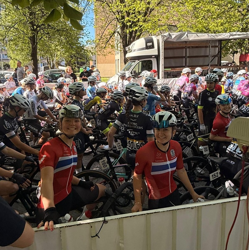 Jentene på start - foto: Eirik Lunder